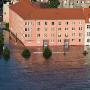 Agua inundando casa
