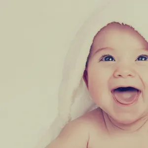 Bebe sorrindo