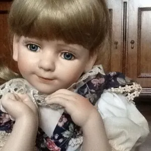 Boneca de porcelana