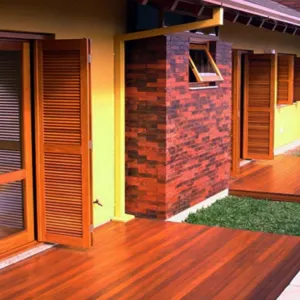 Porta batendo